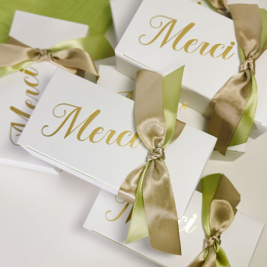 Wedding Supply Business - MERCI 활 리본이 달린 작은 선물