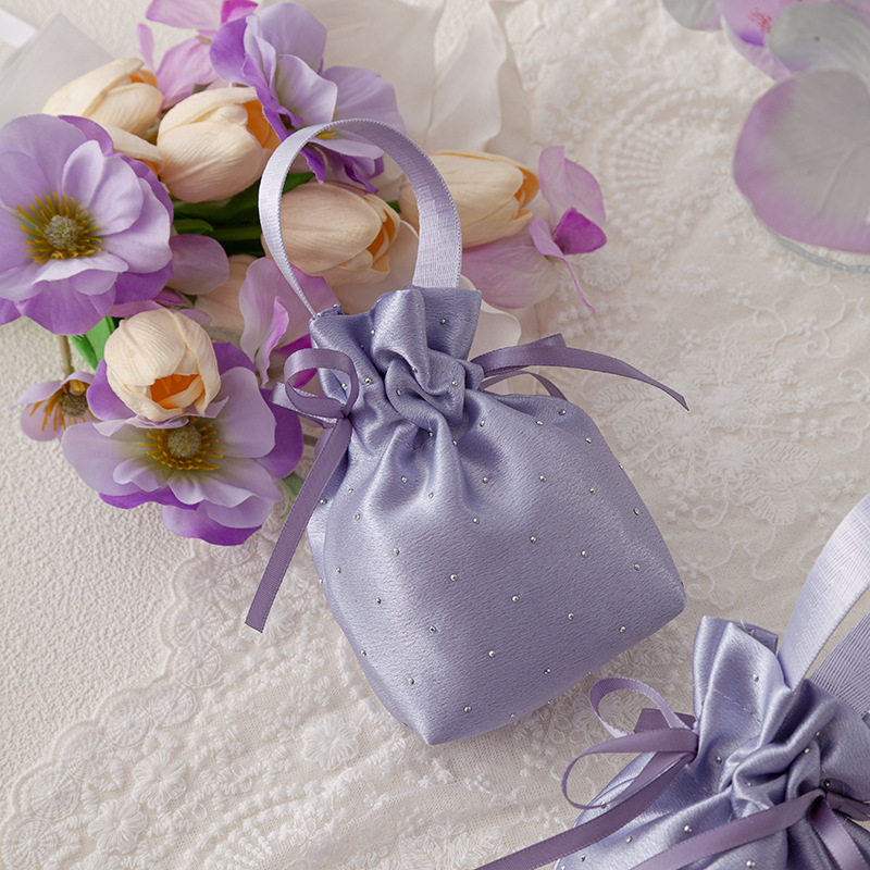손잡이가 있는 50pcs 웨딩 선물 가방 새틴 고급 사 - Wedding Supply Wholesale 리뷰 및 가격